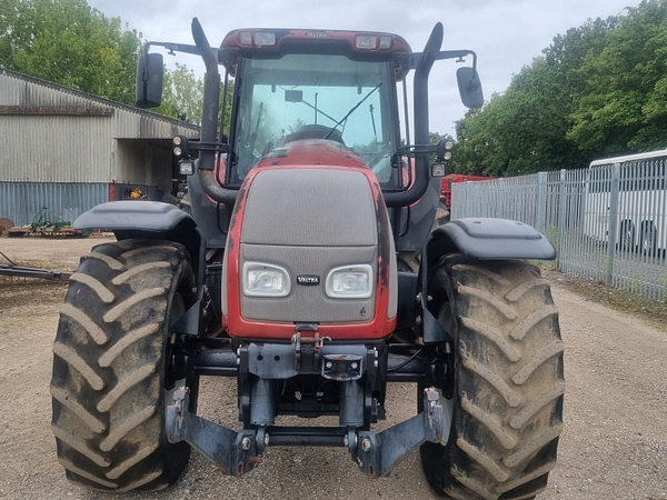 Chris Atkin & Son Ltd - Valtra T180